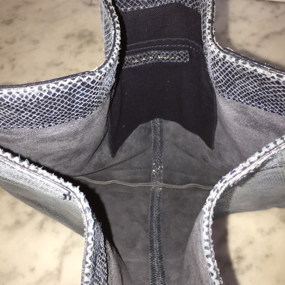 Banana Republic Snakeskin Embossed Leather Bag - Picture 8 of 8